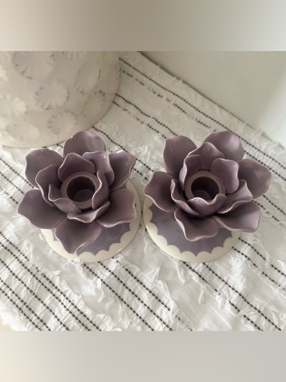 Anthropologie Vaisselle Lavender Flower Taper Candle Holders Set 2